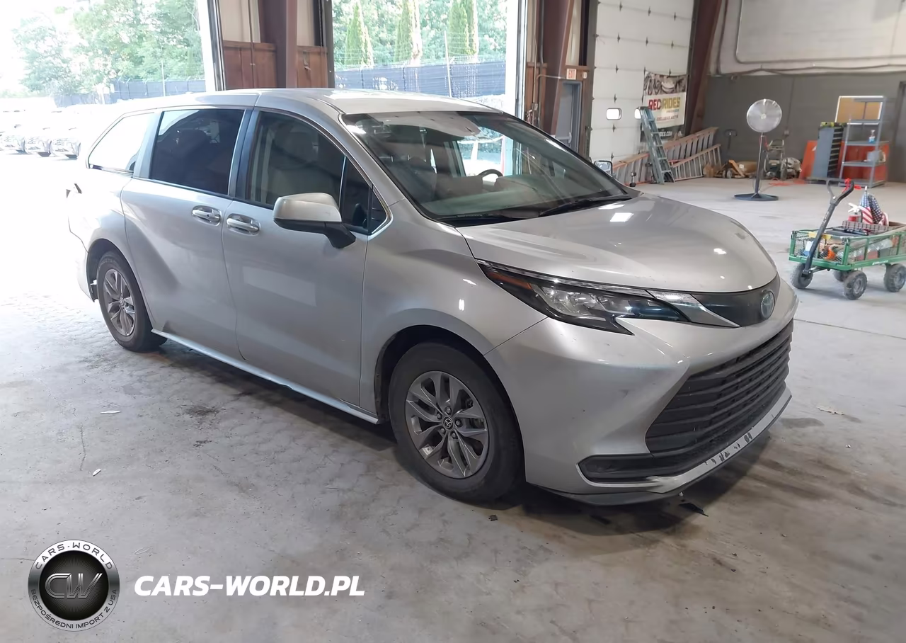 2022 Toyota Sienna Le – zdjęcie 1 z 17