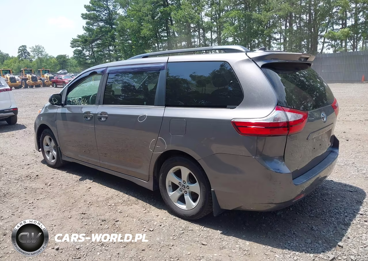 2019 Toyota Sienna Le 8 Passenger VIN:5TDKZ3DC9KS968571 - 3