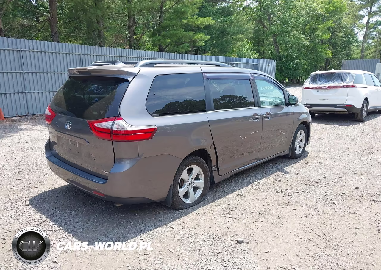2019 Toyota Sienna Le 8 Passenger VIN:5TDKZ3DC9KS968571 - 4