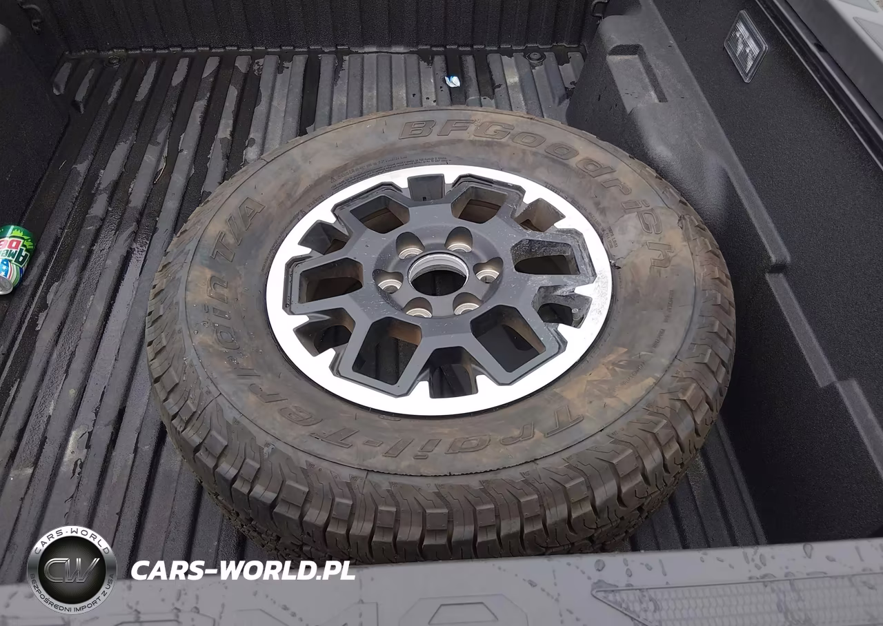 2026 Toyota Tacoma Trd Off Road VIN:3TMLB5JN0TM236504 - 12
