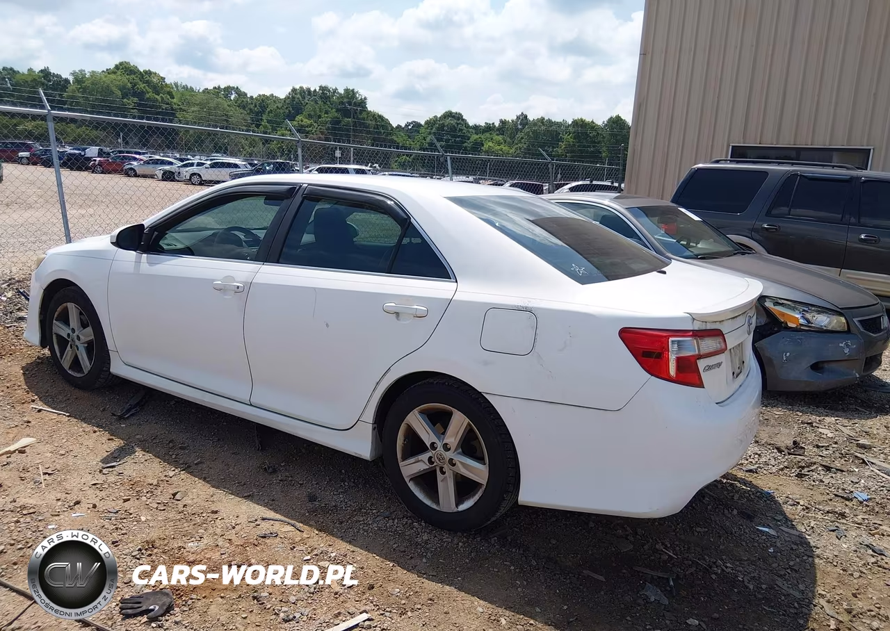 2014 Toyota Camry Se VIN:4T1BF1FK2EU728601 - 3