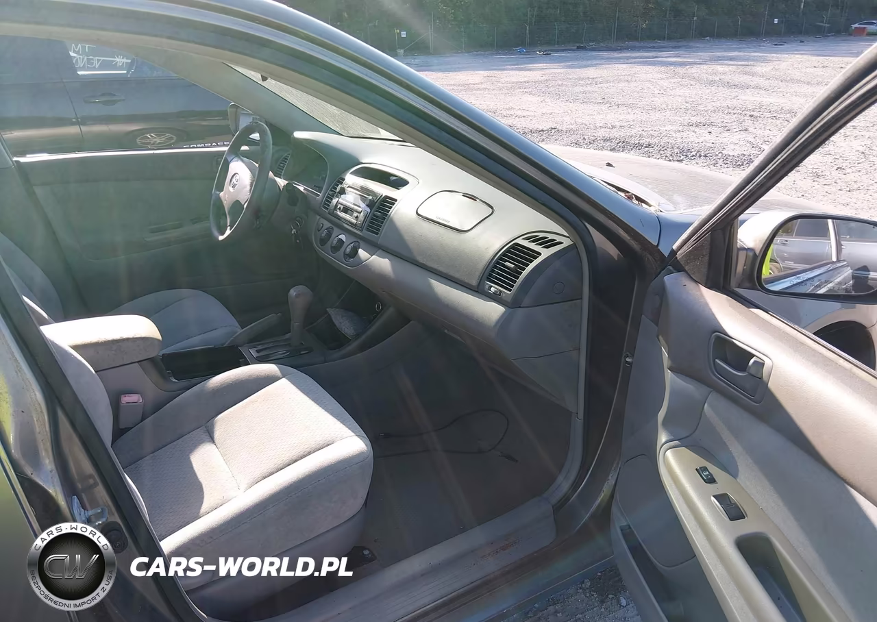 2004 Toyota Camry Le VIN:4T1BE32K04U811432 - 5