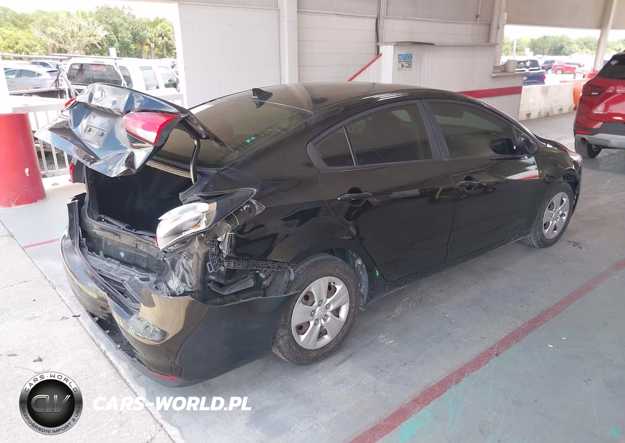 2018 Kia Forte Lx VIN:3KPFK4A7XJE168891 - 4