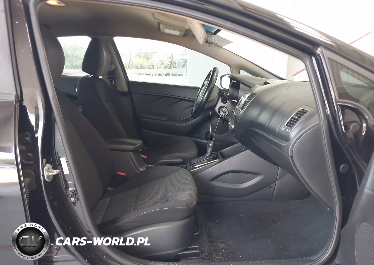 2018 Kia Forte Lx VIN:3KPFK4A7XJE168891 - 5