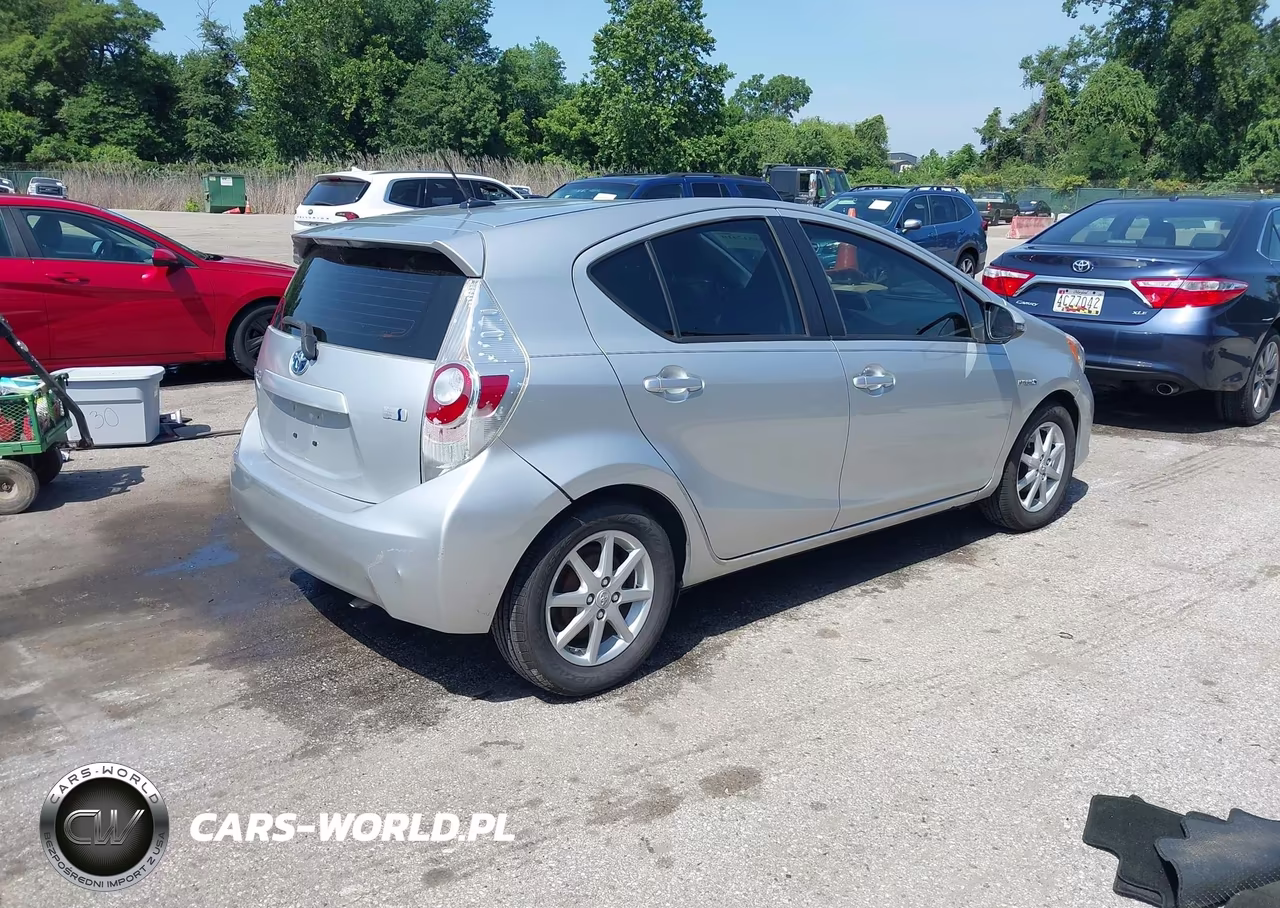 2012 Toyota Prius C Four VIN:JTDKDTB37C1510964 - 4