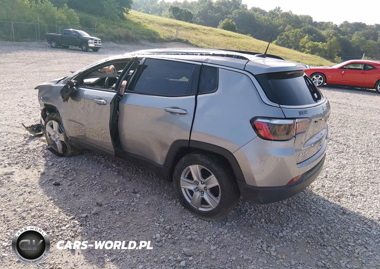 2022 Jeep Compass Latitude 4X4 VIN:3C4NJDBB6NT207611 - 3