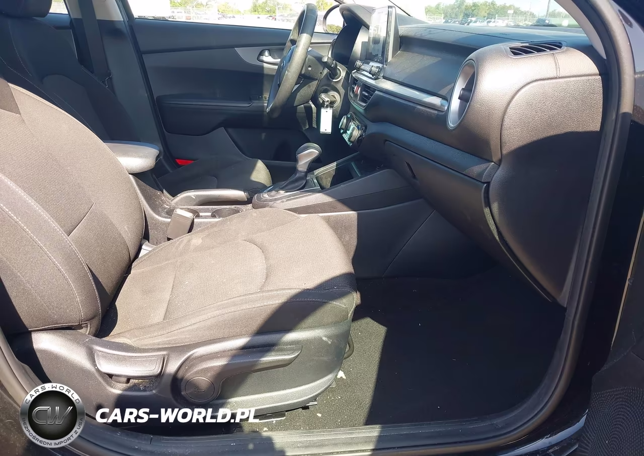2019 Kia Forte Lxs VIN:3KPF24ADXKE057586 - 5
