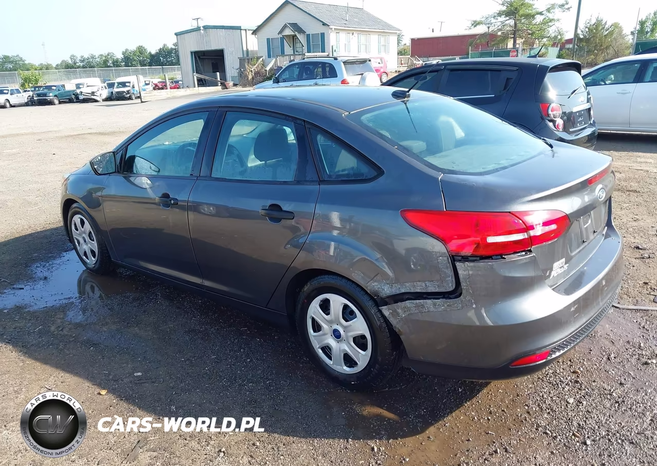 2016 Ford Focus S VIN:1FADP3E23GL402876 - 3