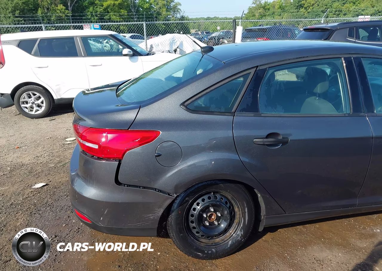 2016 Ford Focus S VIN:1FADP3E23GL402876 - 6