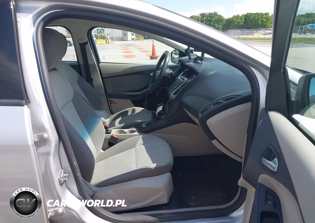 2014 Ford Focus Se VIN:1FADP3F24EL410755 - 5