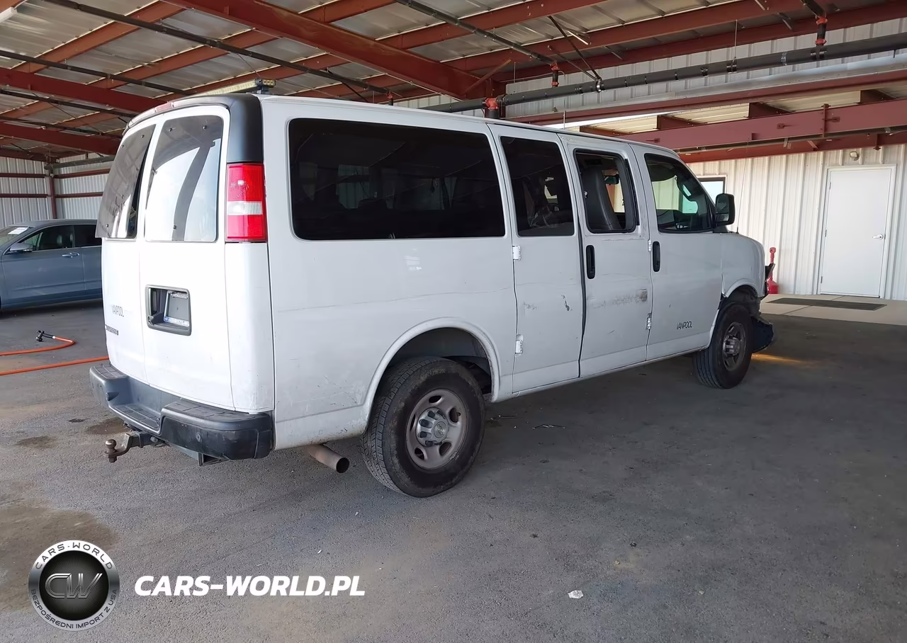 2022 Chevrolet Express Passenger Rwd 3500 Regular Wheelbase Ls VIN:1GAZGLFP5N1186444 - 4