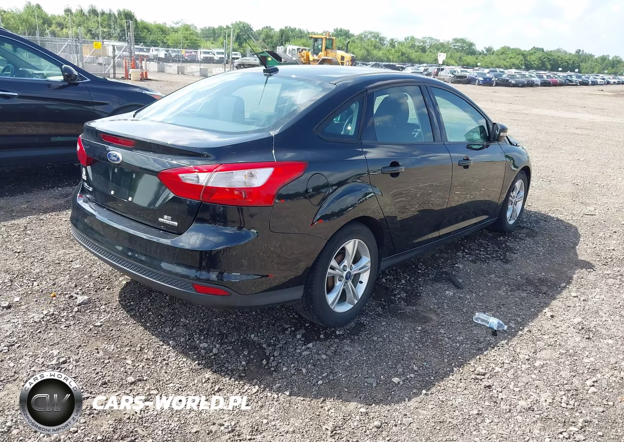 2014 Ford Focus Se VIN:1FADP3F25EL340098 - 4