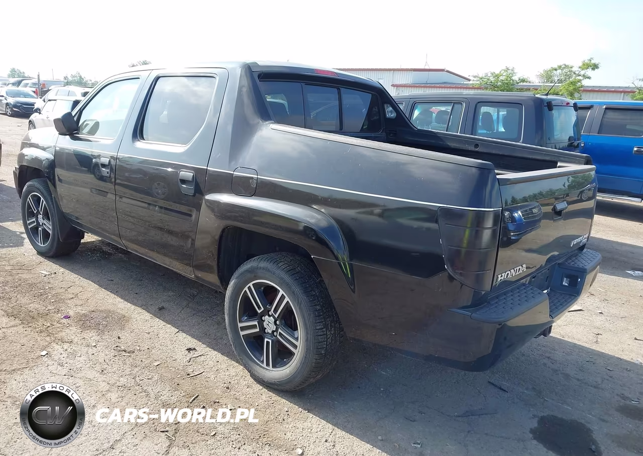 2014 Honda Ridgeline Sport VIN:5FPYK1F73EB011811 - 3