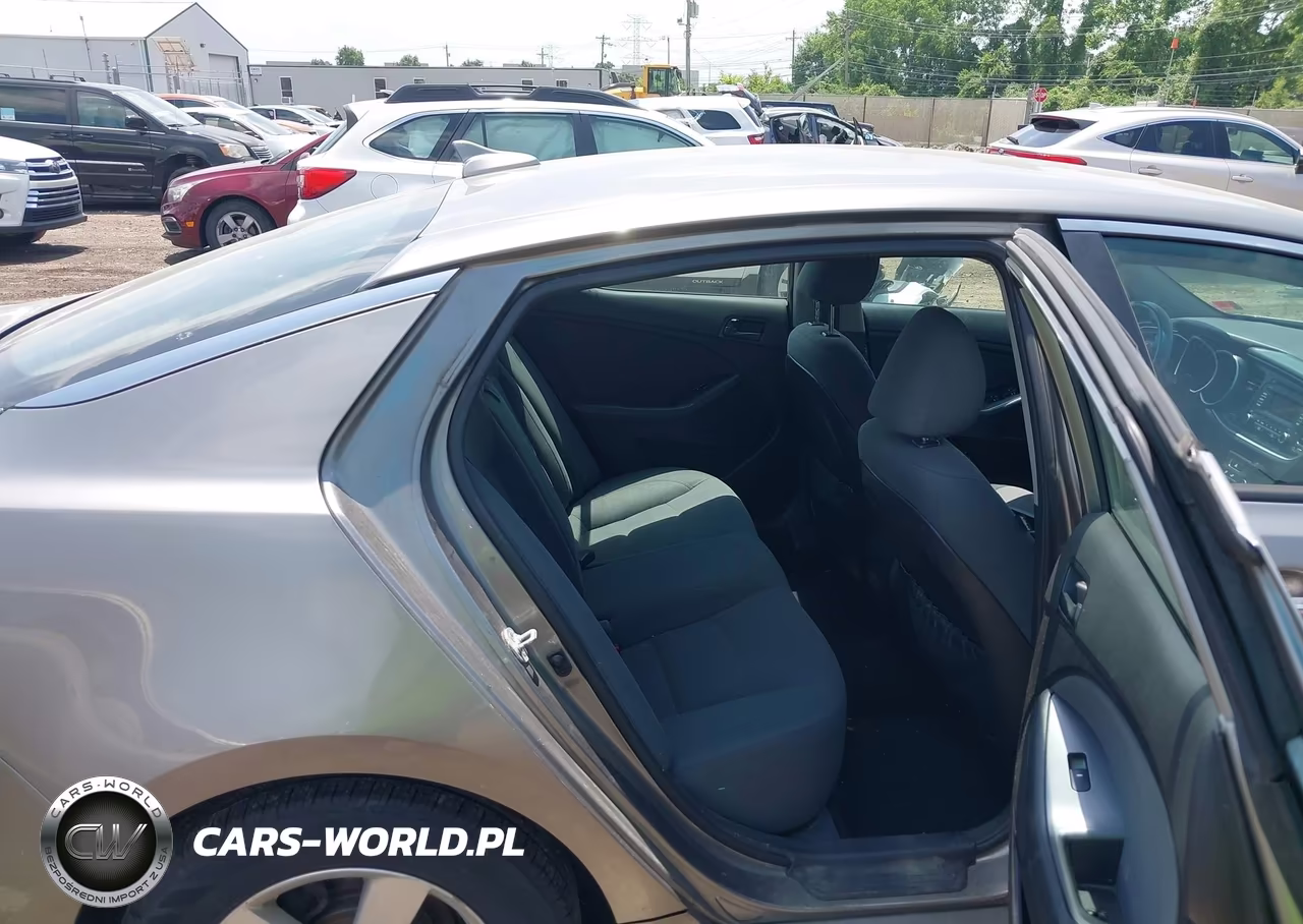 2015 Kia Optima Lx VIN:5XXGM4A74FG518867 - 8