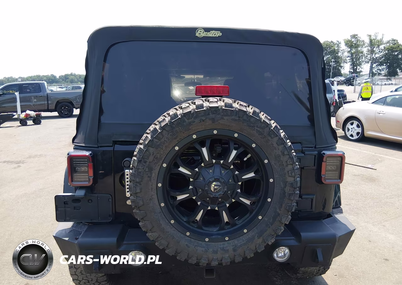2012 Jeep Wrangler Unlimited Sahara VIN:1C4HJWEG5CL103751 - 16