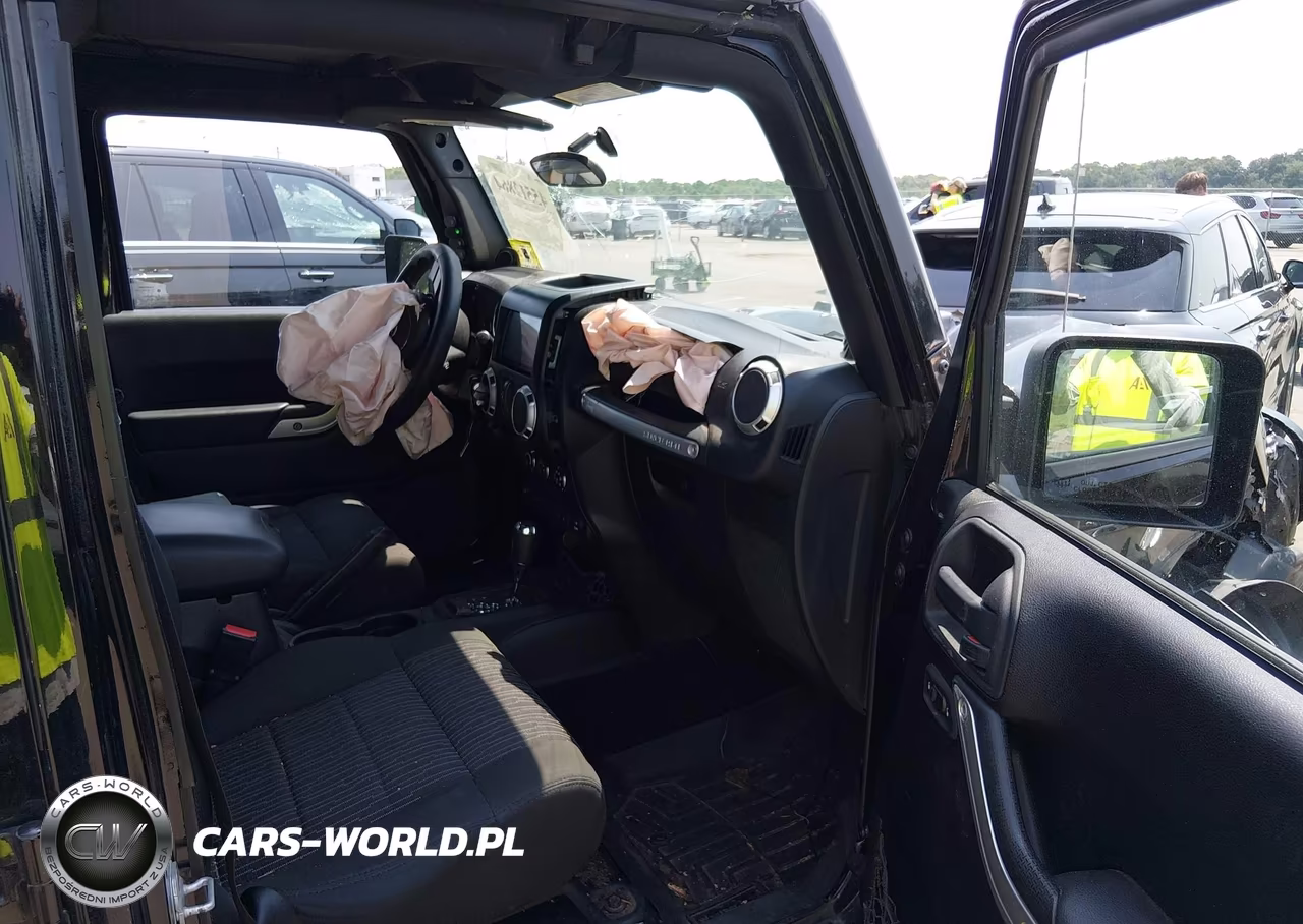 2012 Jeep Wrangler Unlimited Sahara VIN:1C4HJWEG5CL103751 - 5