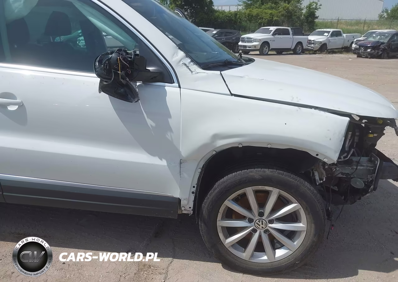 2017 Volkswagen Tiguan 2.0T Wolfsburg Edition VIN:WVGSV7AX2HW502690 - 6