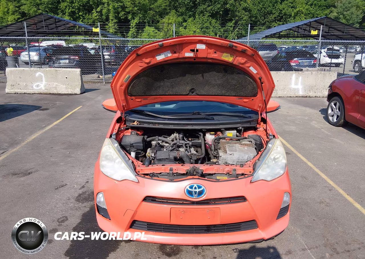 2012 Toyota Prius C Three VIN:JTDKDTB35C1000550 - 10