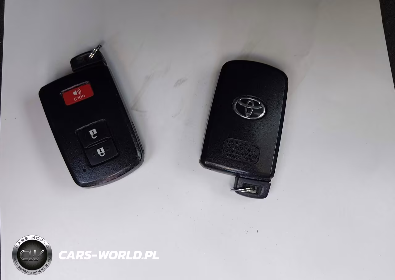 2012 Toyota Prius C Three VIN:JTDKDTB35C1000550 - 11