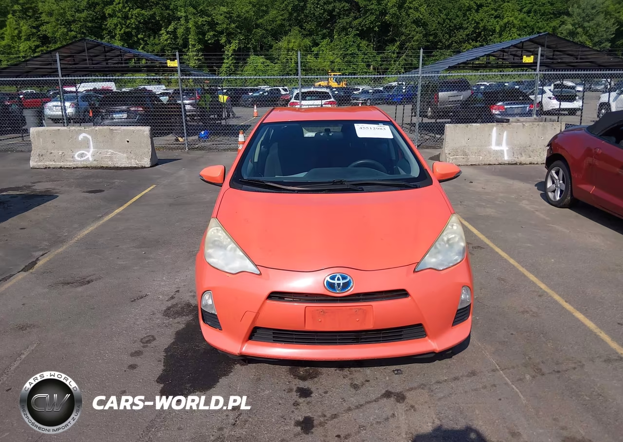 2012 Toyota Prius C Three VIN:JTDKDTB35C1000550 - 6