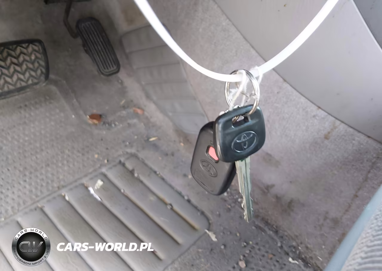 2006 Toyota Camry Le VIN:JTDBE30KX63056676 - 11