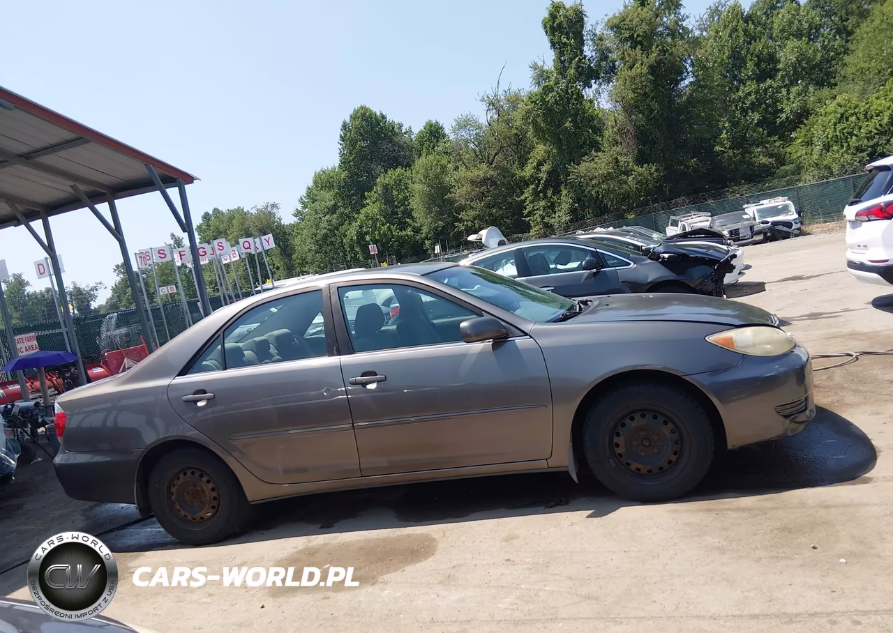 2006 Toyota Camry Le VIN:JTDBE30KX63056676 - 13