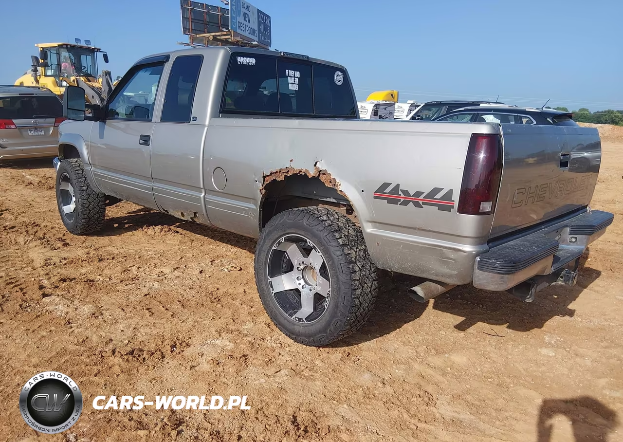 2000 Chevrolet K2500 VIN:1GCGK29R4YF505957 - 3