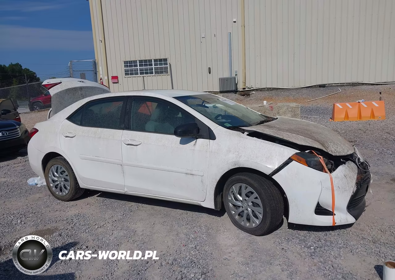 2018 Toyota Corolla Le VIN:5YFBURHE2JP768572 - 13