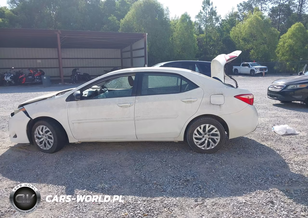 2018 Toyota Corolla Le VIN:5YFBURHE2JP768572 - 14