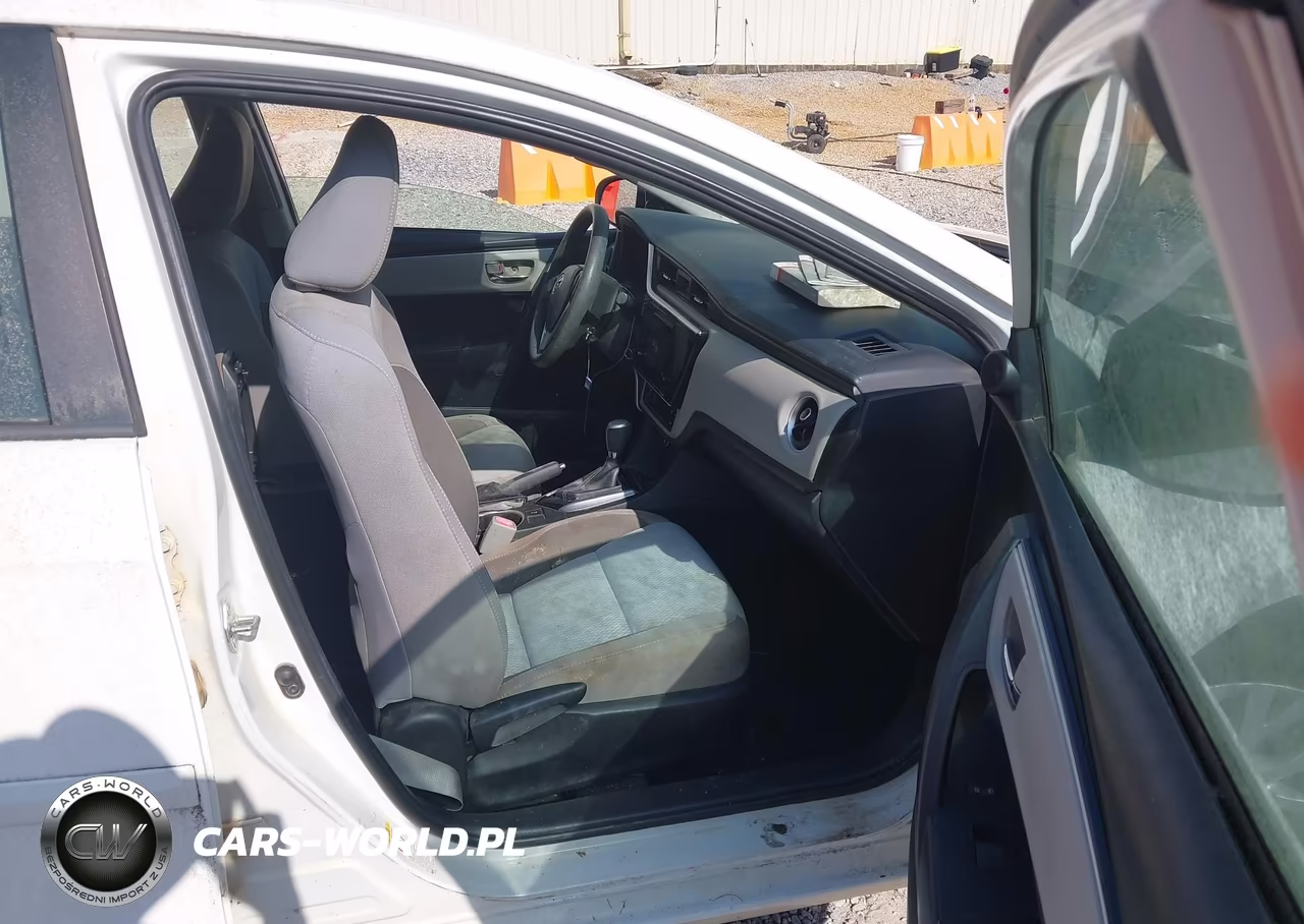 2018 Toyota Corolla Le VIN:5YFBURHE2JP768572 - 5