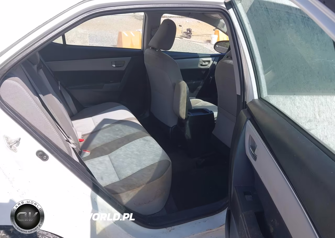 2018 Toyota Corolla Le VIN:5YFBURHE2JP768572 - 8