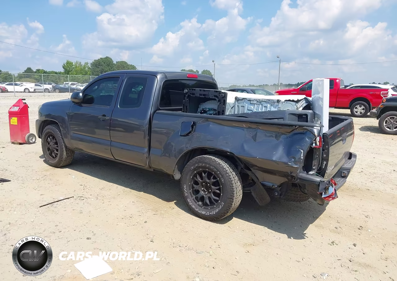 2015 Toyota Tacoma VIN:5TFTX4CN1FX055628 - 3