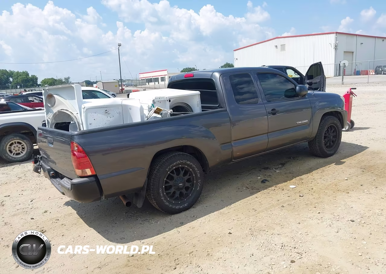 2015 Toyota Tacoma VIN:5TFTX4CN1FX055628 - 4
