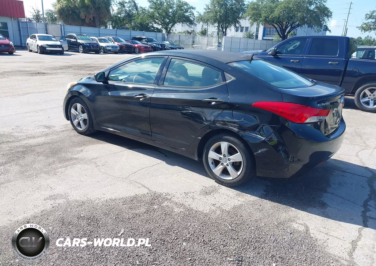 2013 Hyundai Elantra Gls VIN:5NPDH4AE2DH328184 - 3