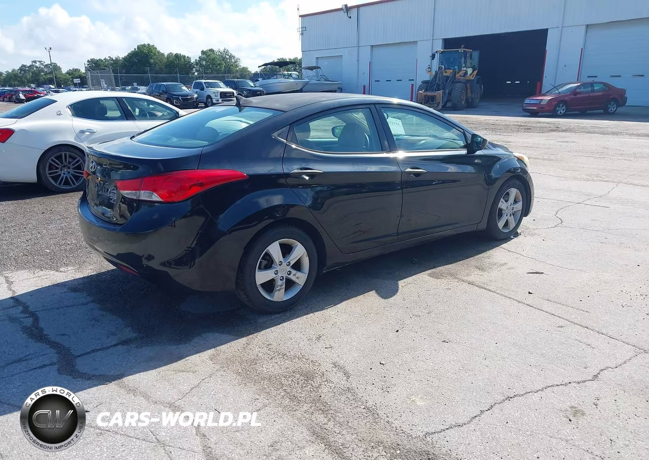 2013 Hyundai Elantra Gls VIN:5NPDH4AE2DH328184 - 4