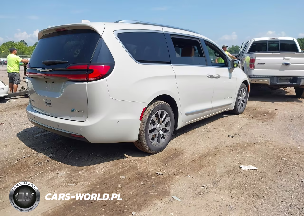 2021 Chrysler Pacifica Hybrid Pinnacle VIN:2C4RC1N77MR529323 - 4