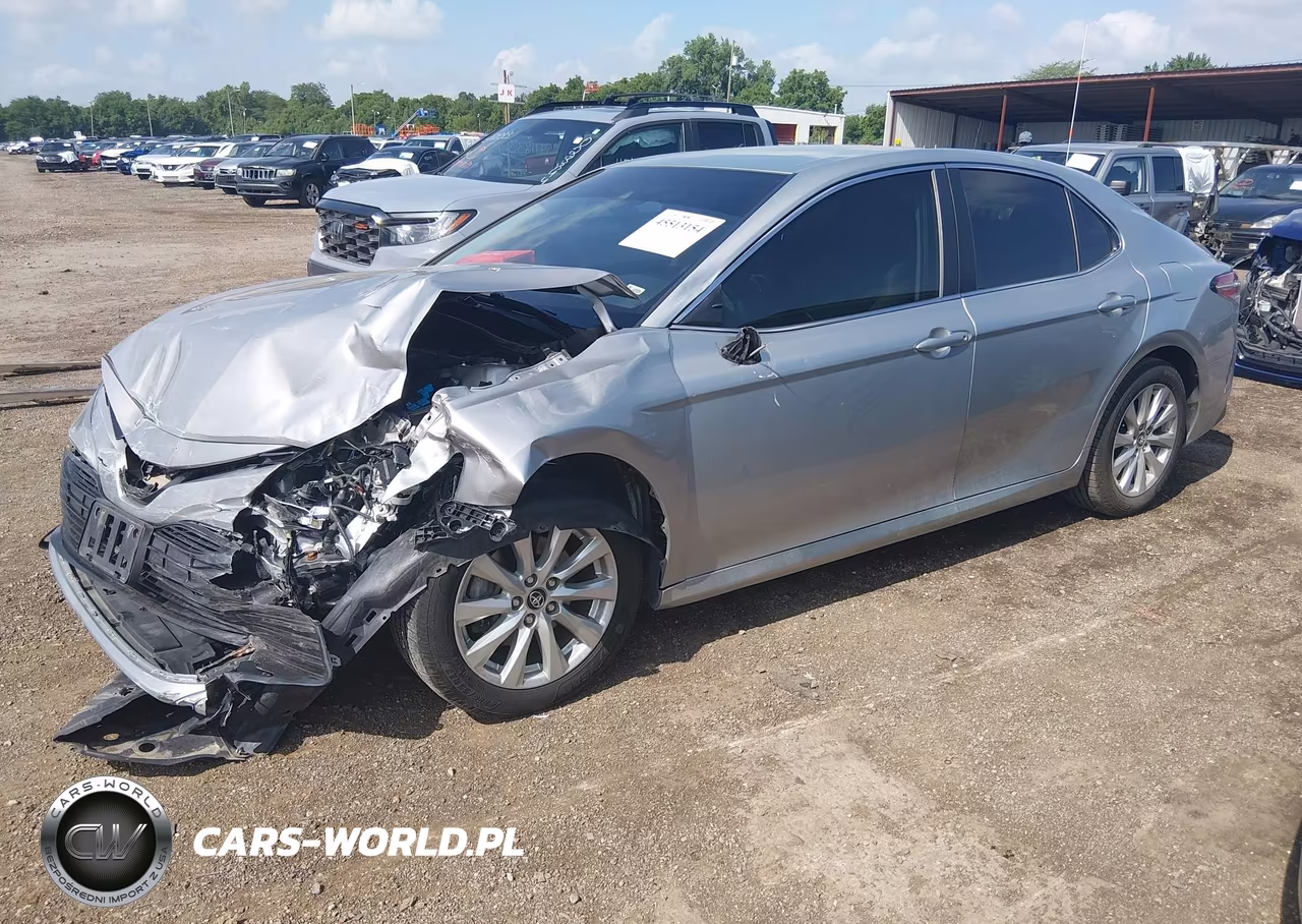 2018 Toyota Camry Le VIN:4T1B11HK1JU525740 - 2
