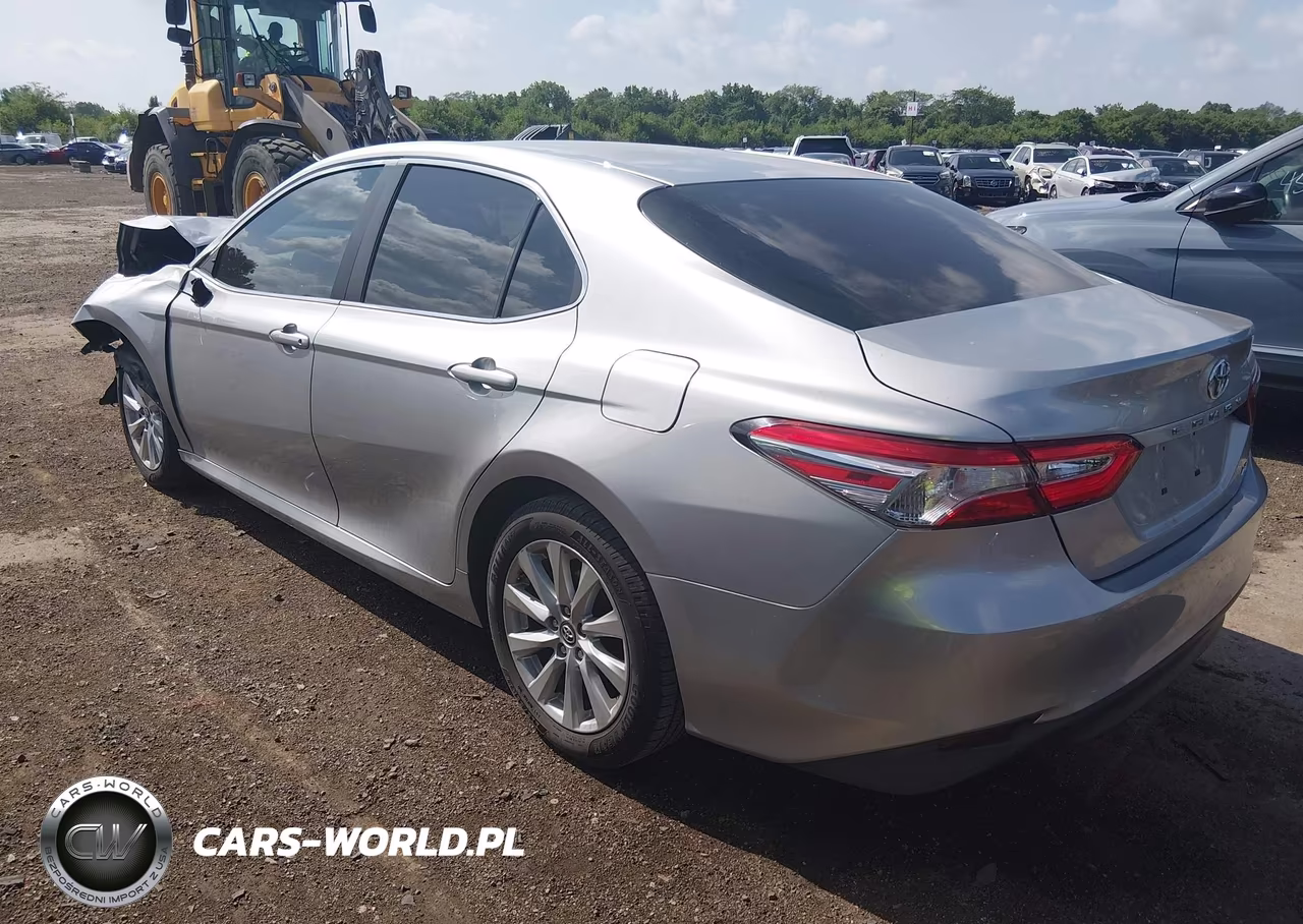 2018 Toyota Camry Le VIN:4T1B11HK1JU525740 - 3