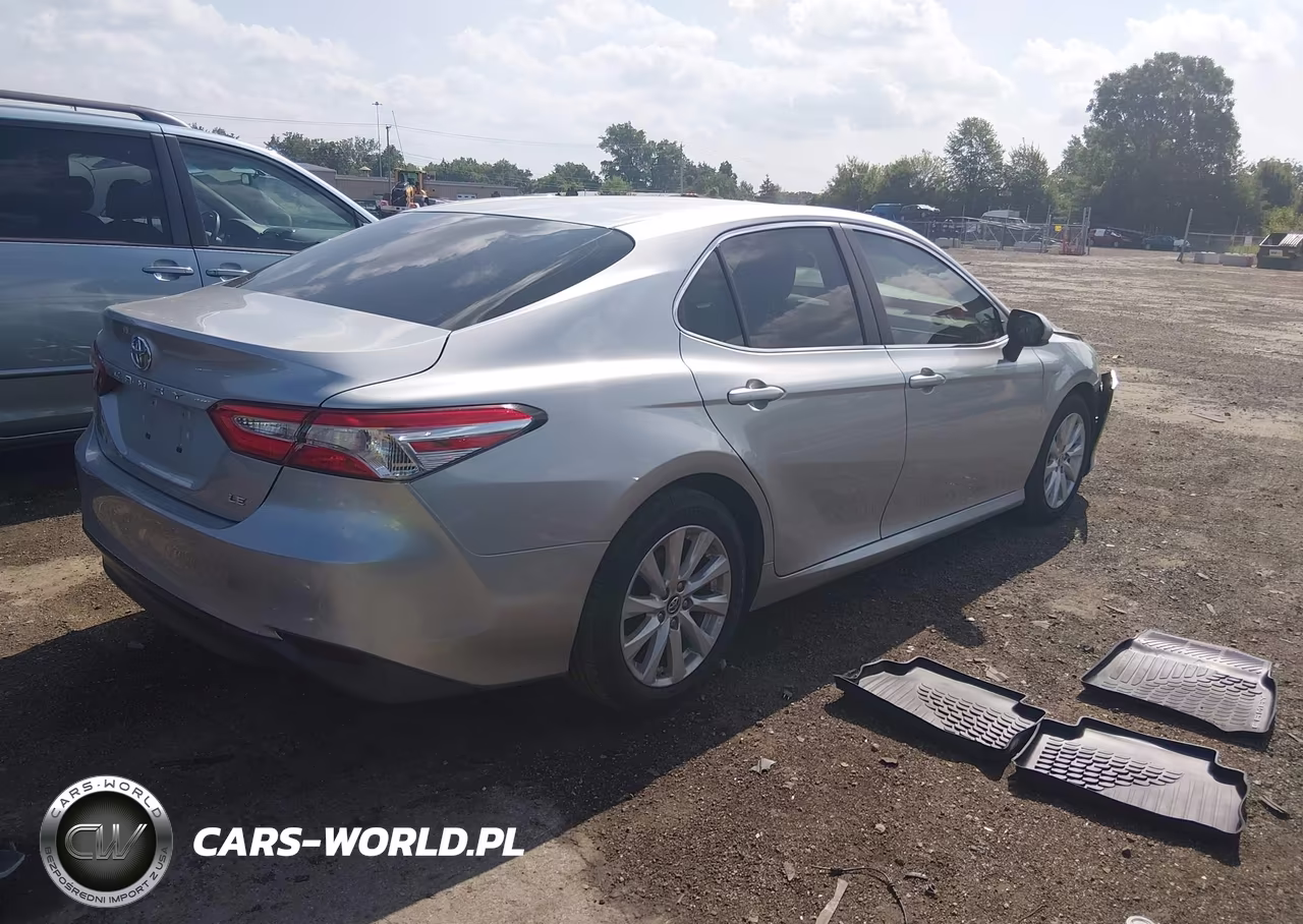 2018 Toyota Camry Le VIN:4T1B11HK1JU525740 - 4