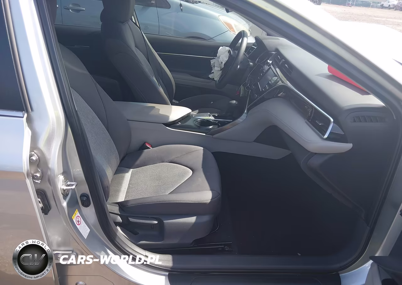 2018 Toyota Camry Le VIN:4T1B11HK1JU525740 - 5