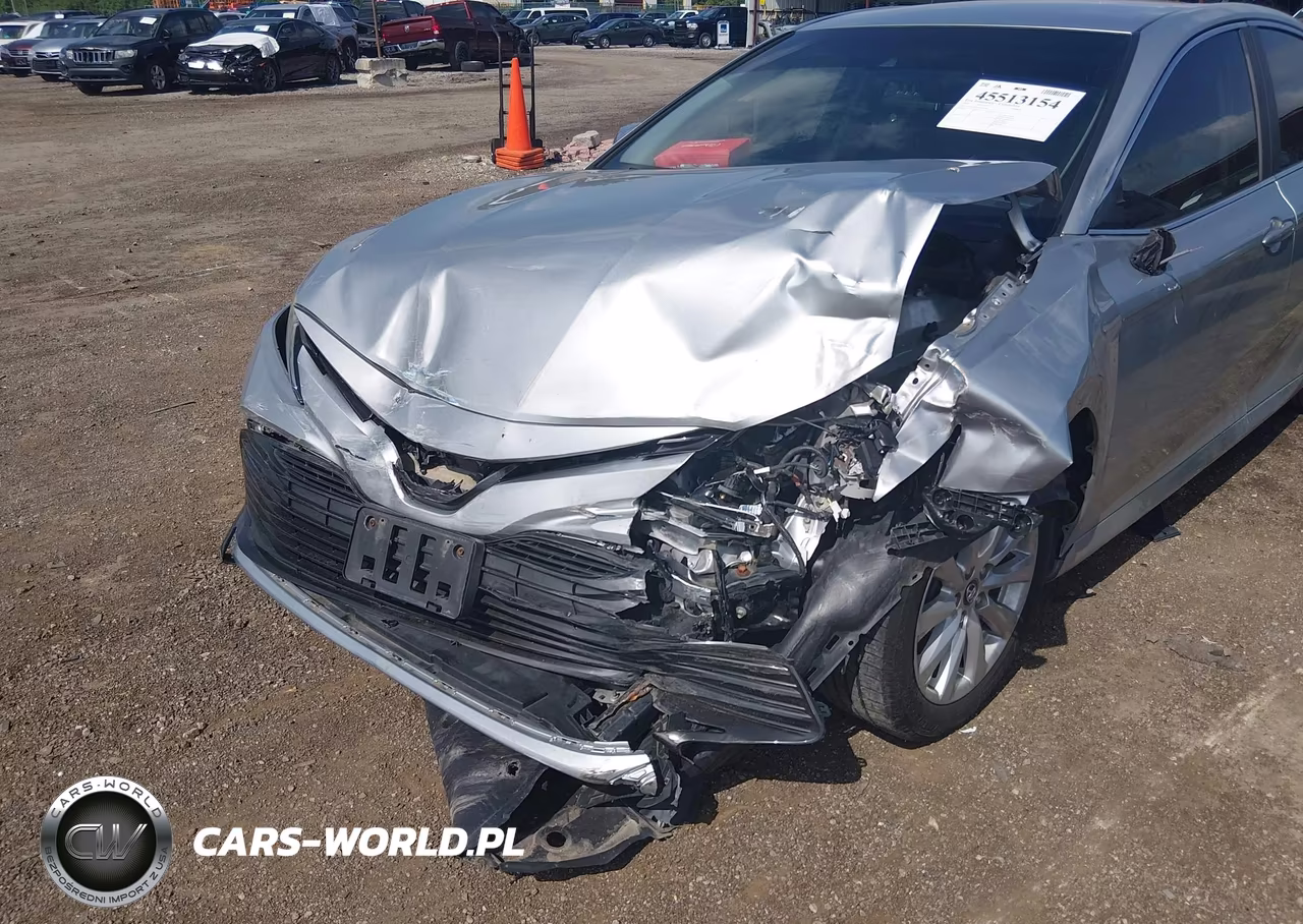 2018 Toyota Camry Le VIN:4T1B11HK1JU525740 - 6