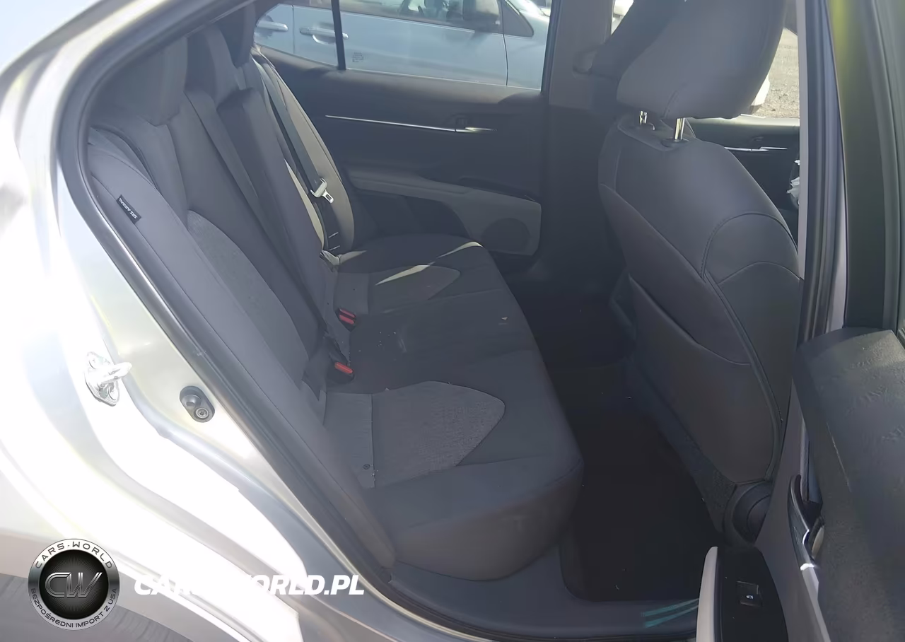 2018 Toyota Camry Le VIN:4T1B11HK1JU525740 - 8