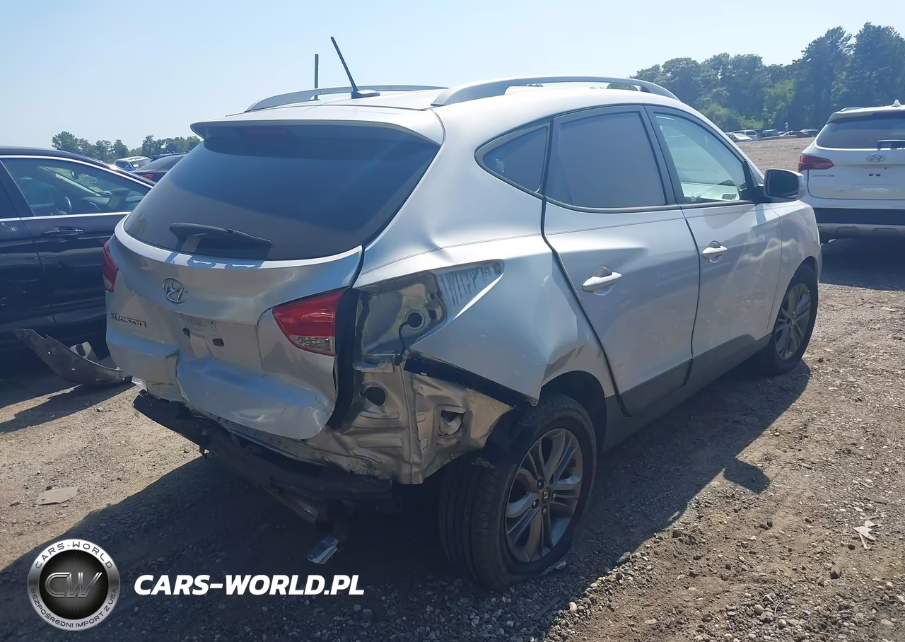 2015 Hyundai Tucson Se VIN:KM8JU3AG0FU998296 - 4