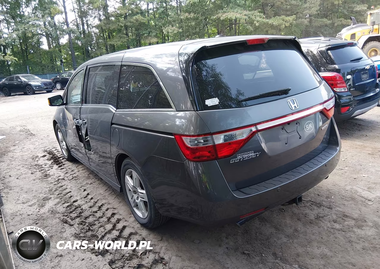 2013 Honda Odyssey Touring-Touring Elite VIN:5FNRL5H99DB011570 - 3