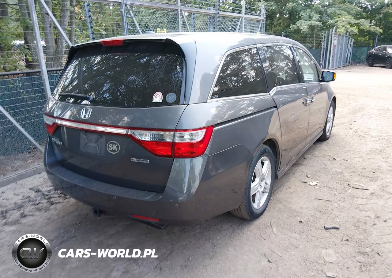 2013 Honda Odyssey Touring-Touring Elite VIN:5FNRL5H99DB011570 - 4