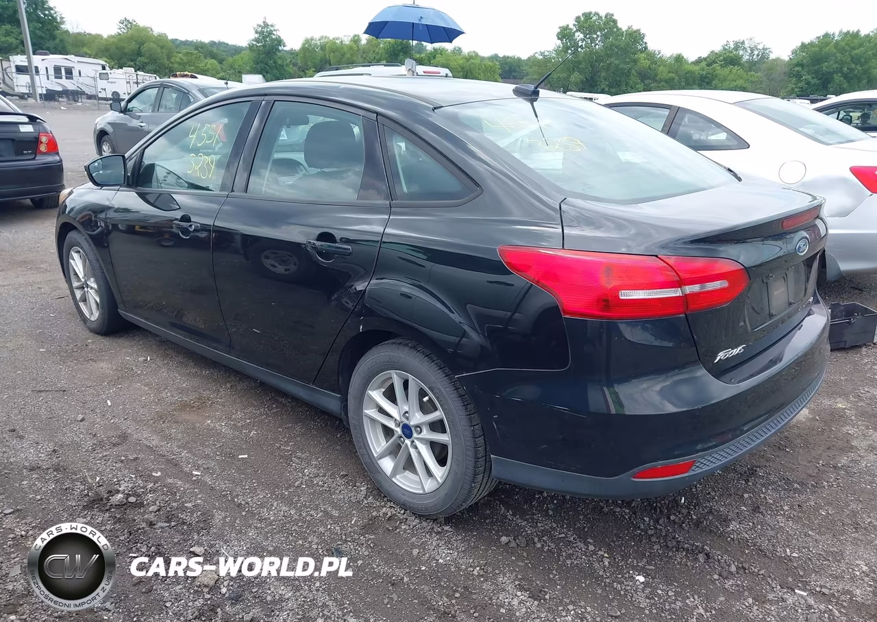 2017 Ford Focus Se VIN:1FADP3F24HL345474 - 3
