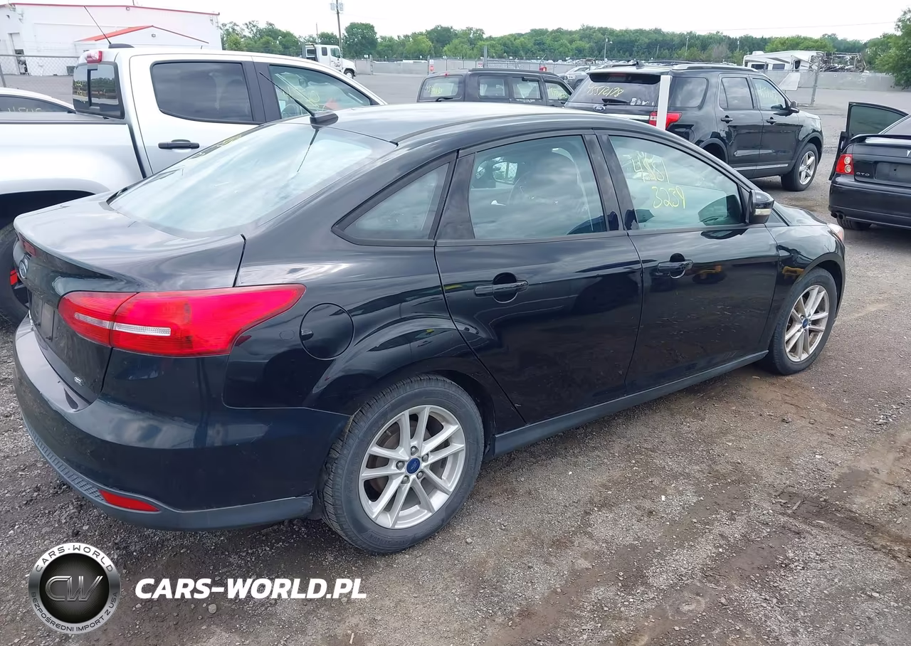 2017 Ford Focus Se VIN:1FADP3F24HL345474 - 4