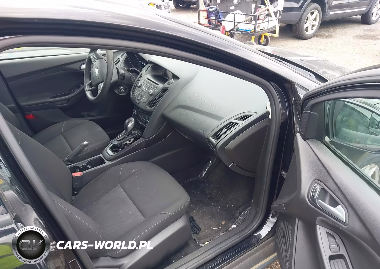 2017 Ford Focus Se VIN:1FADP3F24HL345474 - 5