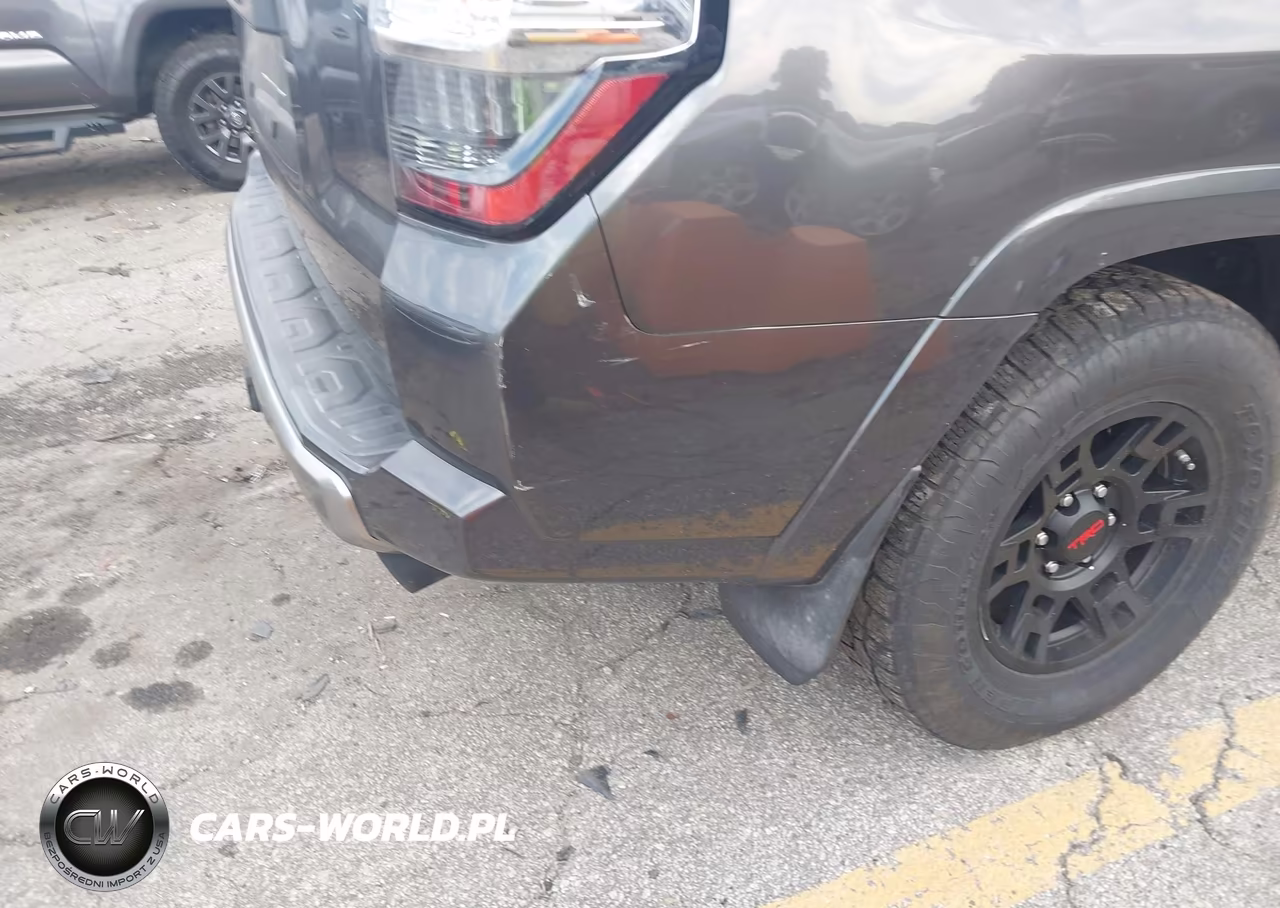 2018 Toyota 4Runner Trd Off Road Premium VIN:JTEBU5JR7J5546494 - 17