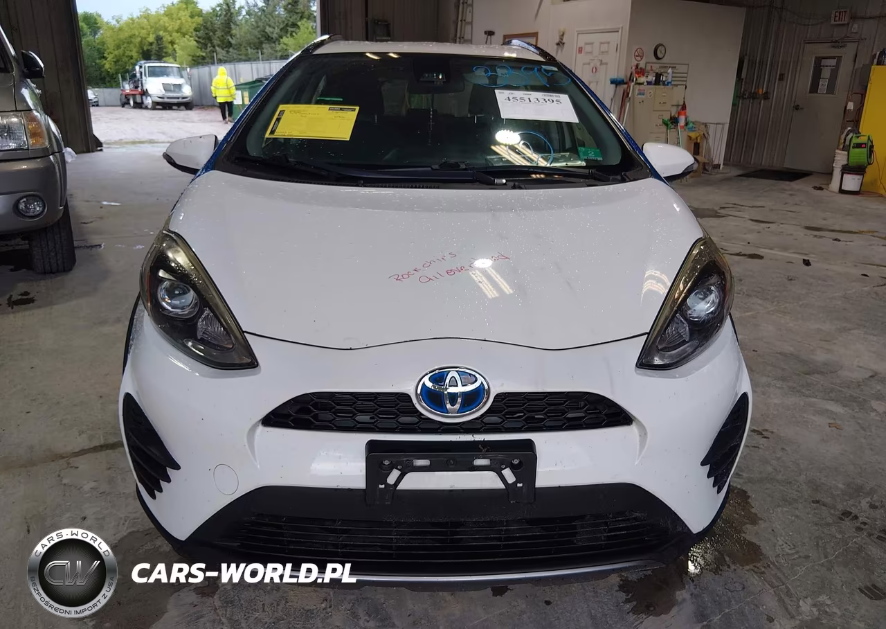 2018 Toyota Prius C Two VIN:JTDKDTB38J1613145 - 13